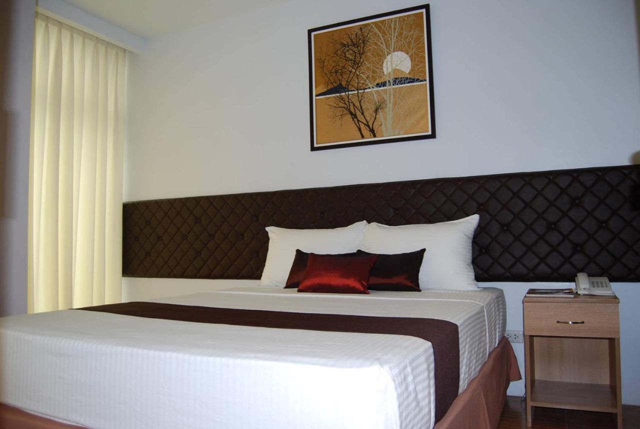 Capitol Central Hotel And Suites Cebu Room photo